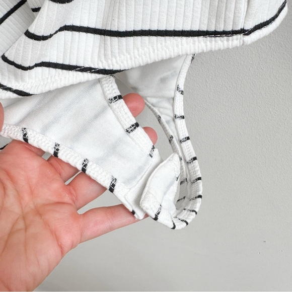 ANTHROPOLOGIE • Pilcro Scoop-V Bodysuit in Ivory/Black - Picture 8 of 15